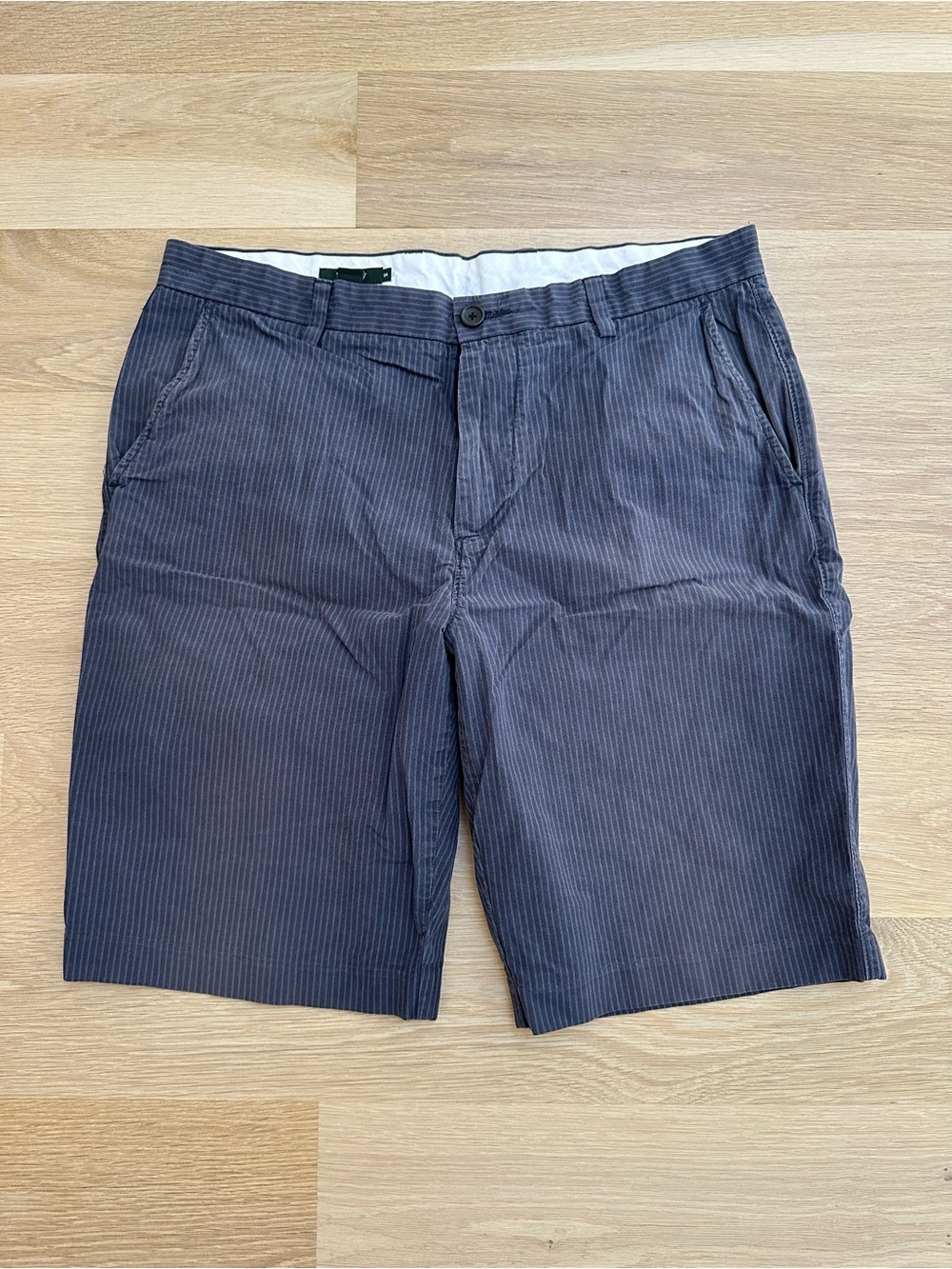 J.CREW - MEN'S SHORTS - BLUE PINSTRIPE - SIZE 34